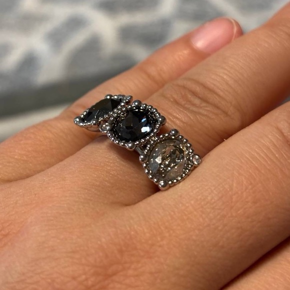 BRAND NEW - Swarovski ring - Picture 4 of 7